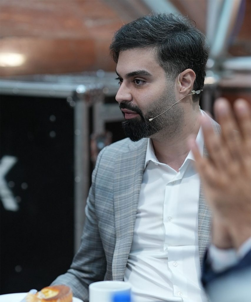 دکتر ماکان آریا پارسا در سخرانی