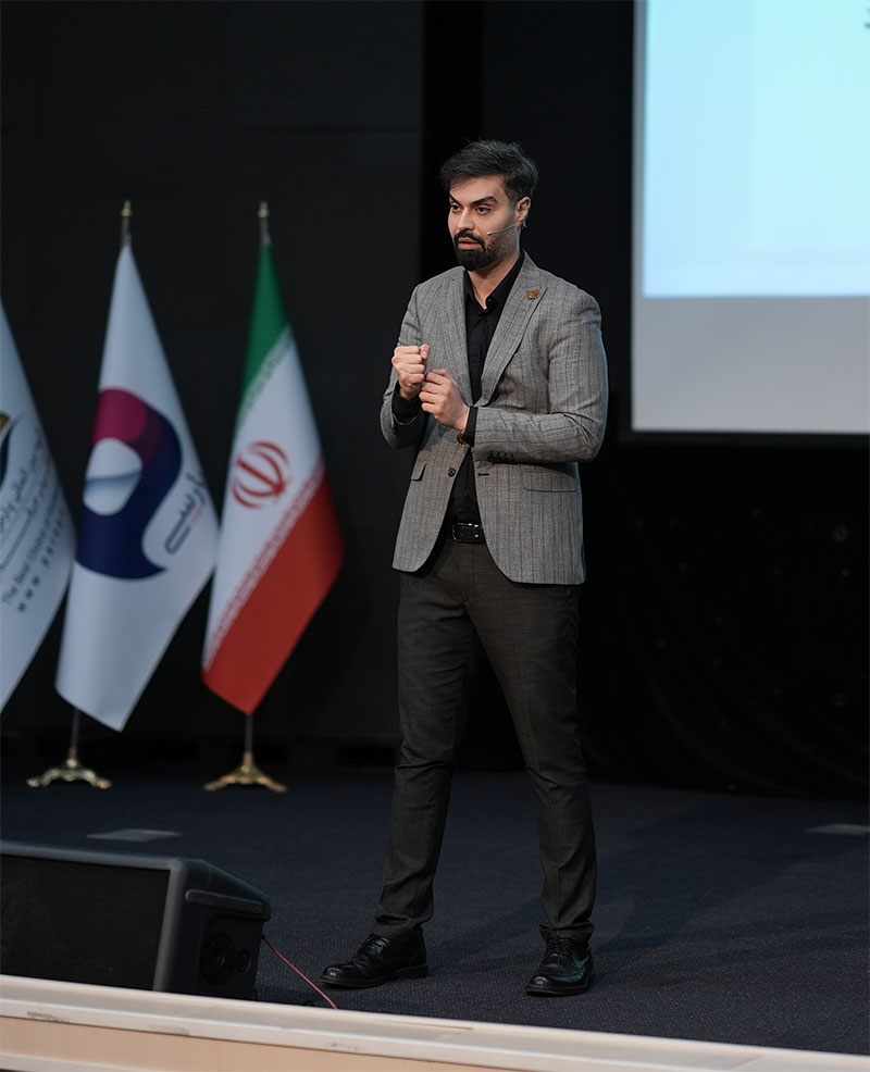 دکتر ماکان آریا پارسا