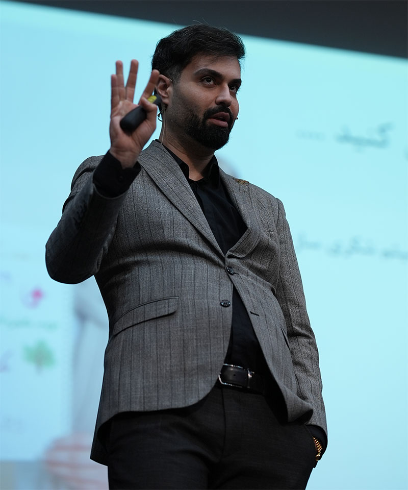 دکتر ماکان آریا پارسا