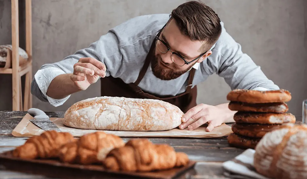 پخت نان و کیک در خانه