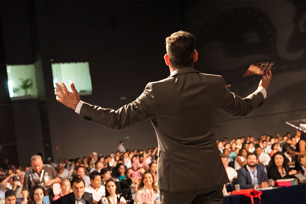 ارائه سخنرانی متقاعد کننده