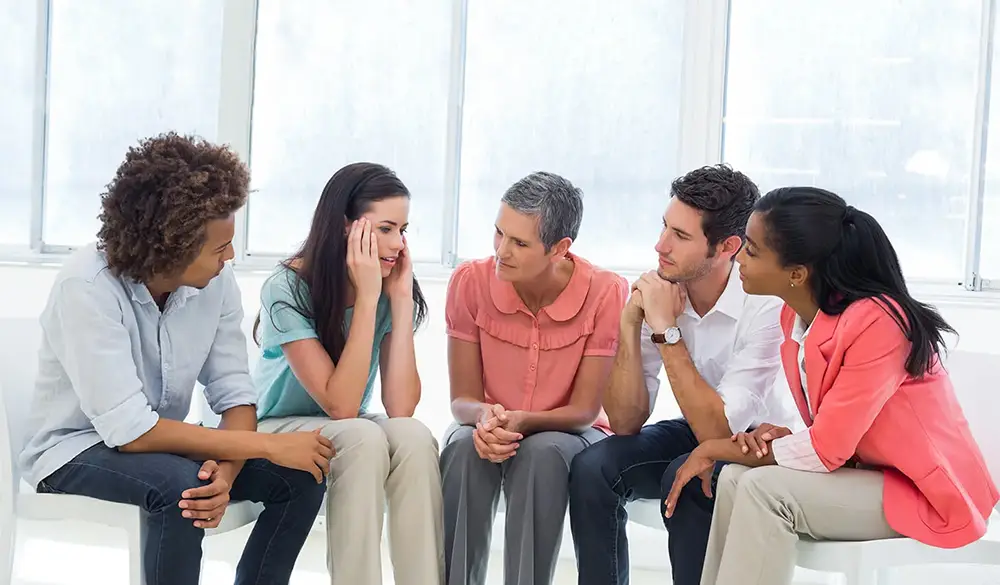 مشورت با دوستان