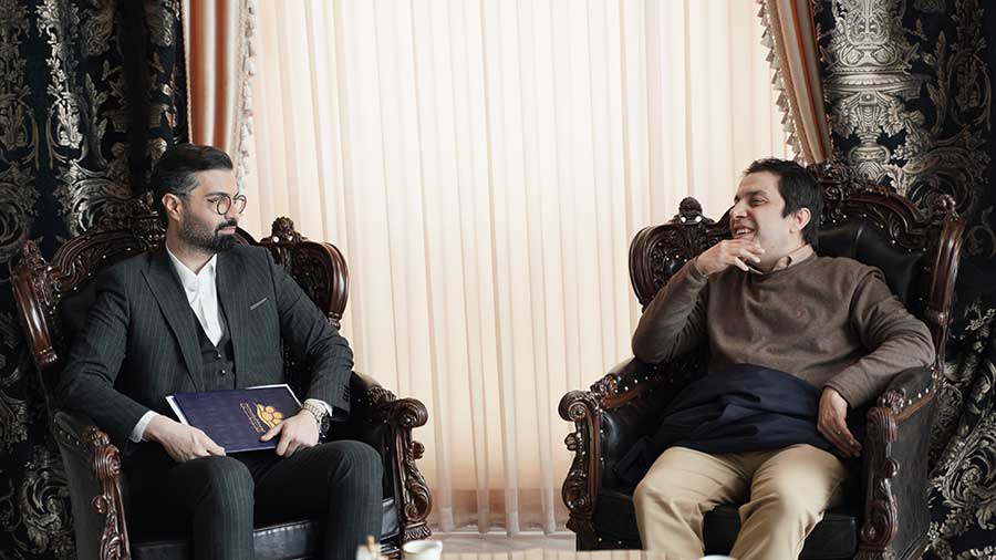 ماکان آریا پارسا و عباس جمشیدی فر در کنار یکدیگر