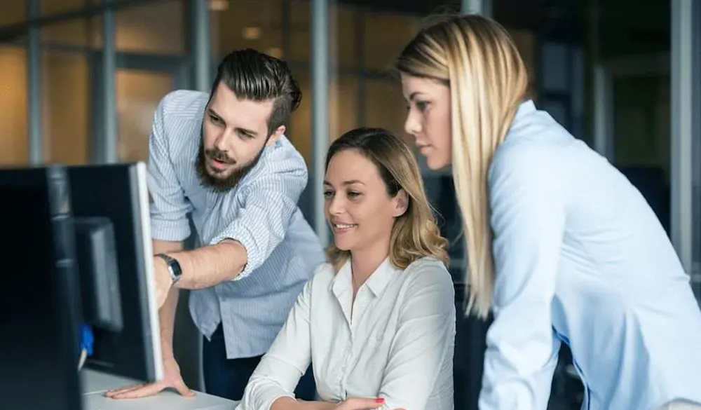 نحوه برخورد با همکار خانم در محیط کار